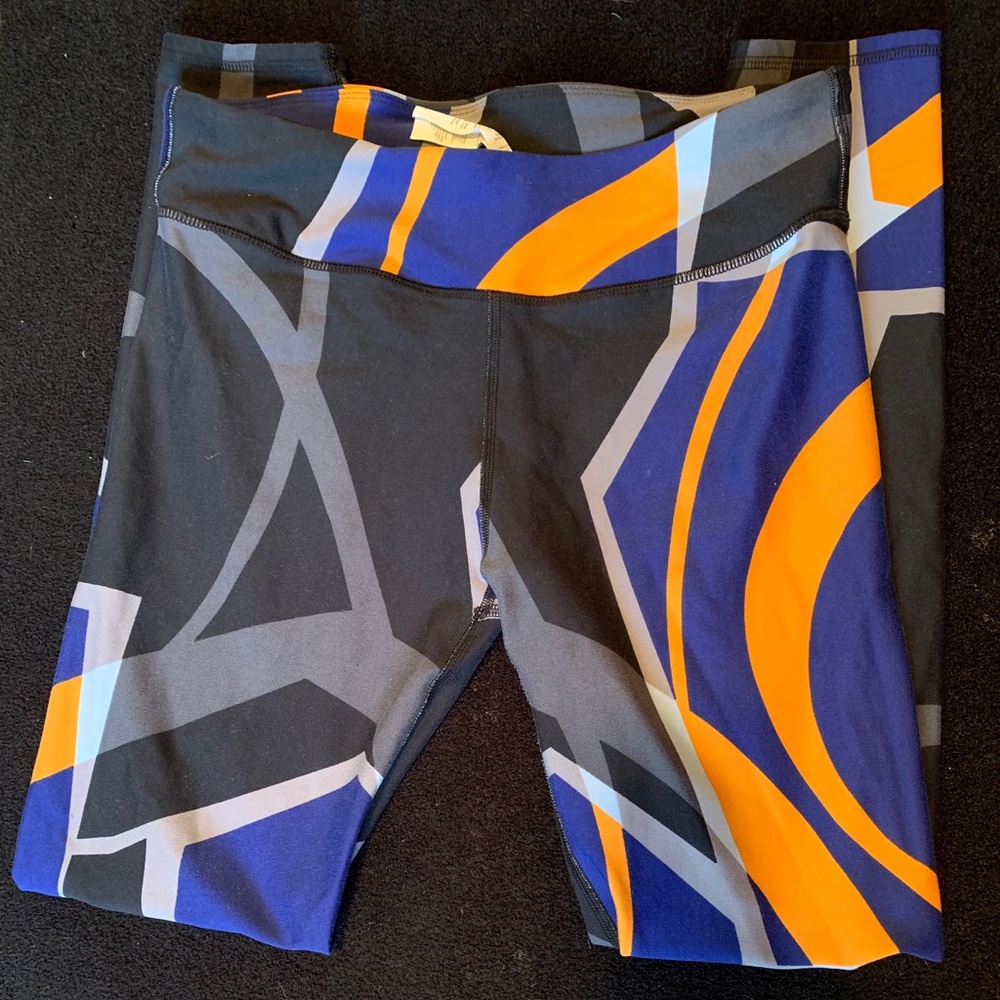 Fabletics workout set - Picture 3 of 3
